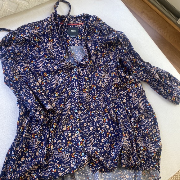 High/low button down floral blouse. - Picture 3 of 3